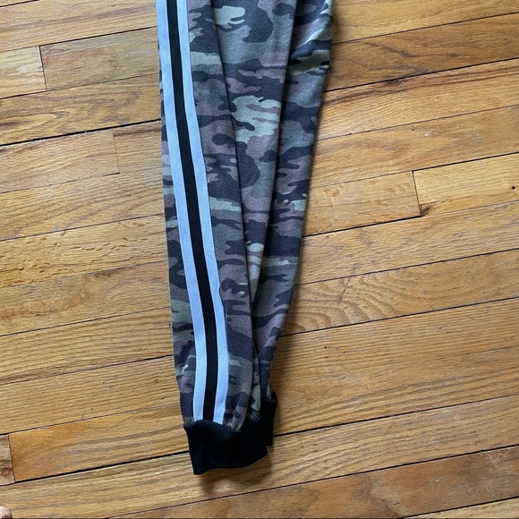 🎉2X HP🎉XS Women’s Rue 21 Camo Pants - Picture 10 of 13